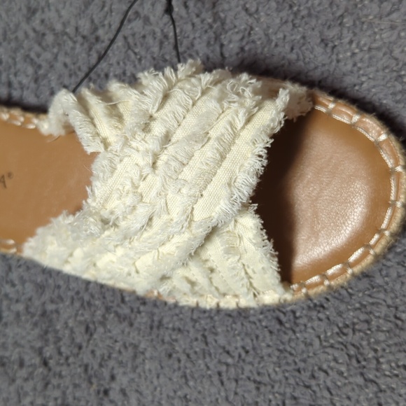 Ladies Frayed Canvas Summer Sandals (New, Size 8) - Picture 3 of 10